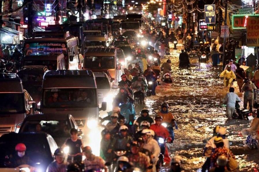 mekongeye.com Rush hour in the submerged streets of the city.